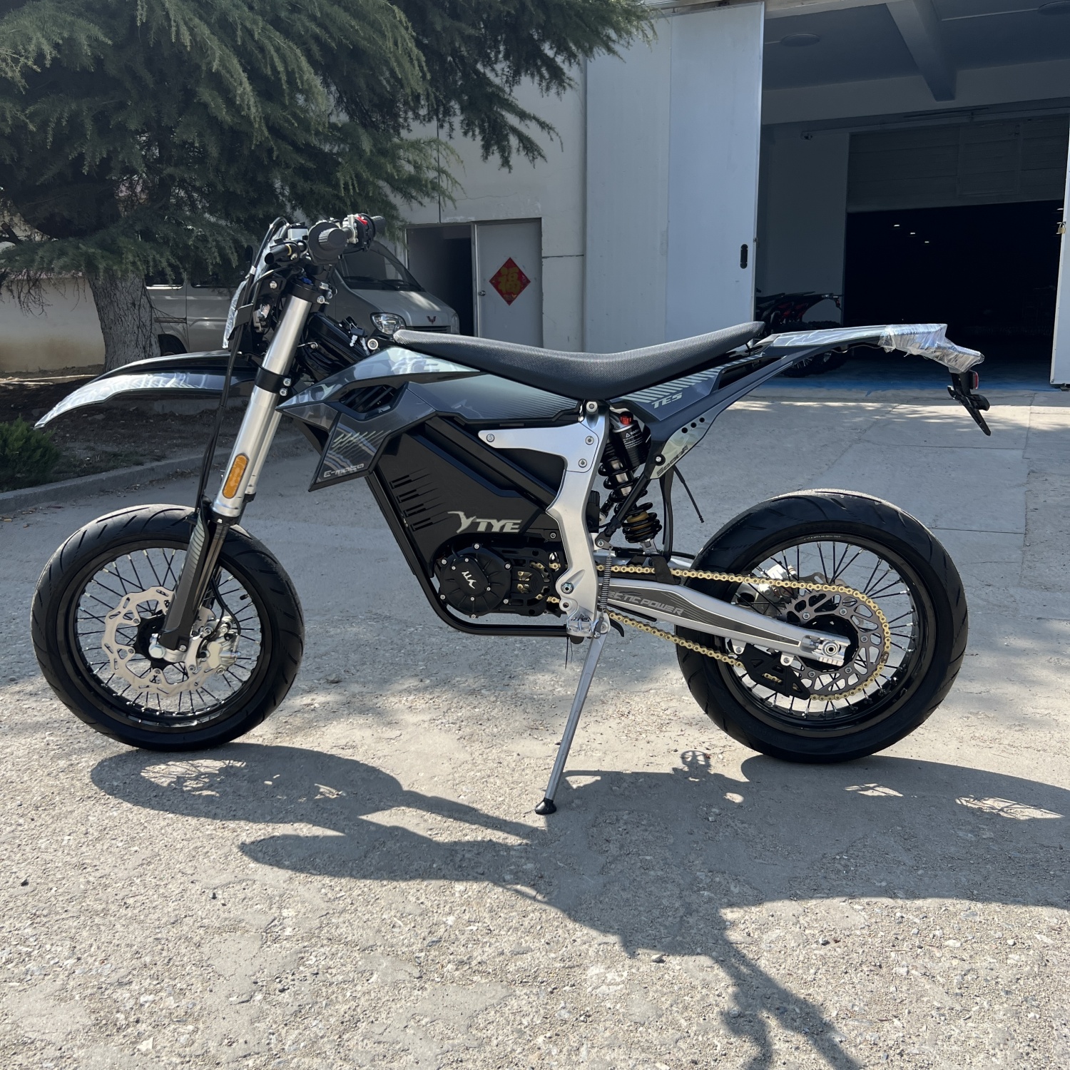 Фото электро питбайка TYE Moto TYE5000 Supermoto
